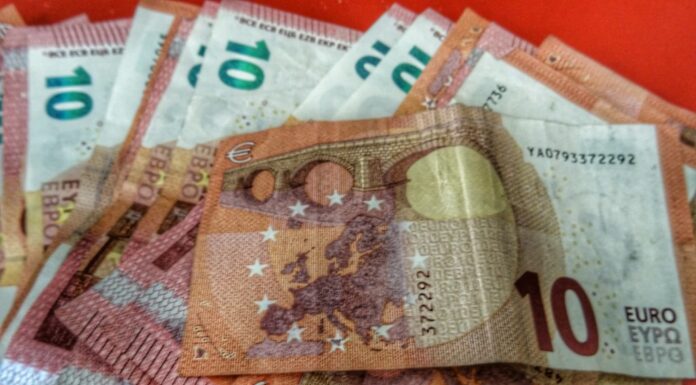 Αφορολόγητο: Πληρωμή με κάρτα ή επιπλέον φόρος 22%