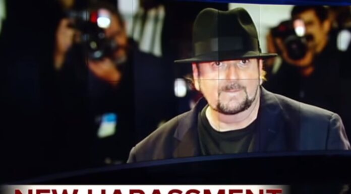 38 γυναίκες κατηγορούν πασίγνωστο σκηνοθέτη για σεξουαλική παρενόχληση.
