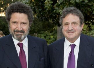 Δωρεά 143 ασθενοφόρων στο ΕΚΑΒ – Δείτε ποιοι Έλληνες τα δώρισαν!