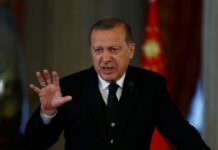 Παίρνει κεφάλια ο Ερντογάν. Εκκαθαρίσεις και στο AKP