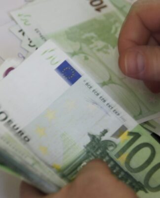 Θεσσαλονίκη: Γιατρός φέσωσε το δημόσιο με 2,1 εκατομμύρια ευρώ – Σάλος από τις αποκαλύψεις.