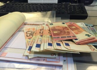 Τι αλλάζει στον φόρο εισοδήματος και στο τέλος επιτηδεύματος – Ποιοι υποχρεούνται τα πληρώσουν "φουσκωμένα"