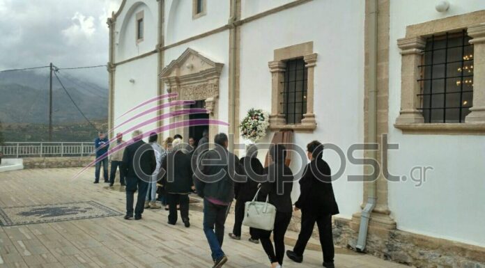 Κρήτη: Σπαραγμός στην κηδεία του Χριστόδουλου Καλαντζάκη – Οργή και πόνος για τη δολοφονία του γιατρού