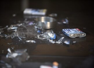 Πυροβολισμοί στη Γλυφάδα: Νέες εικόνες από το γνωστό μπαρ