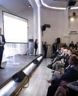 Μητσοτάκης από Νίκαια: Θέλουμε υγιή επιχειρηματικότητα με επίκεντρο τους εργαζόμενους και τους ανέργους