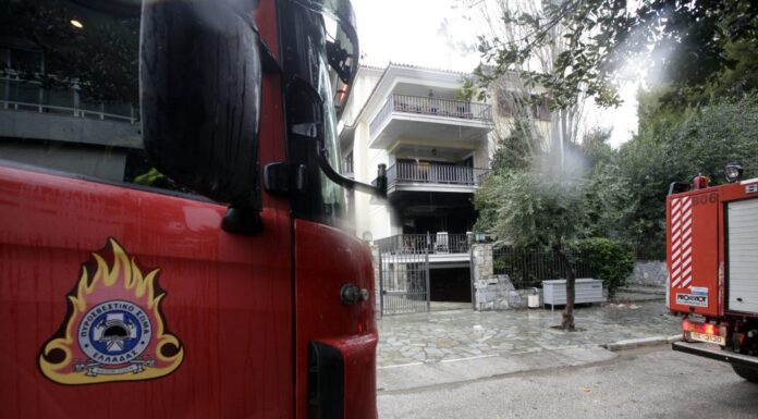 Φωτιά σε σπίτι στην Στυλίδα – Μάχες της Πυροσβεστικής να απεγκλωβίσουν κατάκοιτο άτομο