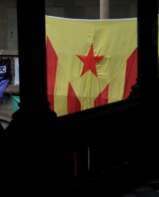 Καταλονία: Στα άκρα. Απειλές για… "ξήλωμα" της αυτονομίας από τη Μαδρίτη