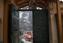Χαλκιδική: Μεγάλη φωτιά σε ιστορικό μοναστήρι – Νύχτα τρόμου για μοναχούς στην Ολυμπιάδα