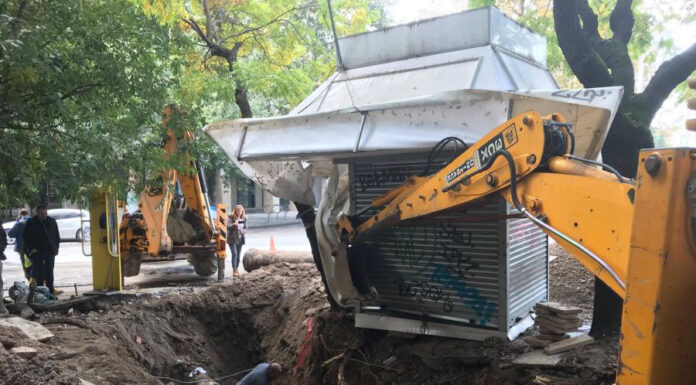 Θεσσαλονίκη: Χωρίς νερό το κέντρο της πόλης – Έσπασε αγωγός – Κινδυνεύει… περίπτερο