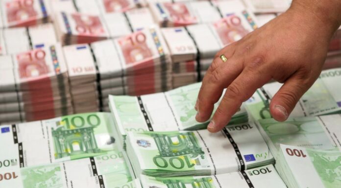 Πλεόνασμα 5,3 δις το 10μηνο – Μειωμένα τα έσοδα