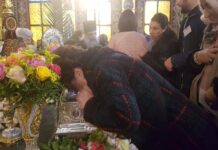 Λάρισα: Πλήθος πιστών για την Αγία Ζώνη της Θεοτόκου παρά την κακοκαιρία – Ατελείωτες ουρές