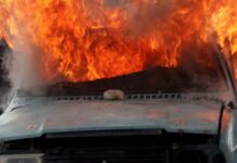 Τρίκαλα: Πυρπόλησαν το τζιπ εργοστασιάρχη – Μαφιόζικο μήνυμα με φλόγες στο σπίτι του.
