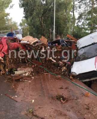Εικόνα – σοκ: Νεκροταφείο αυτοκινήτων η Παλιά Εθνική Ελευσίνας – Θήβας
