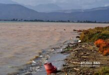 Ναύπλιο: Η κακοκαιρία άλλαξε την όψη της παραλιακής – Από πέτρες και ξύλα μέχρι παλιές οικοσυσκευές