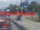 Ασύλληπτη εικόνα στην Πάτρα. Παράτησε το μωρό στο δρόμο και πήγε για καφέ.