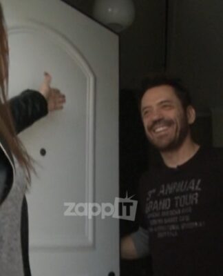 Θα πάθετε πλάκα με το σπίτι του Θάνου Καλλίρη! Είναι 270 τ.μ!