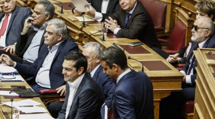 Θα βγούν μαχαίρια στη Βουλή – Σύγκρουση Τσίπρα – Μητσοτάκη για όλα με αφορμή το κοινωνικό μέρισμα