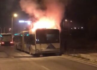 Φωτιά σε λεωφορείο στη Βάρης – Κορωπίου