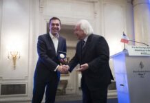 Τσίπρας: Παραλαμβάνω το βραβείο "Πολιτικού σθένους" στο όνομα του ελληνικού λαού