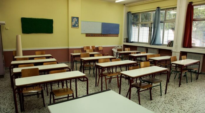 Πάτρα: Ανάβουν φωτιές τα χαστούκια του καθηγητή – Η ερώτηση που ακούνε συχνά οι μαθητές του.