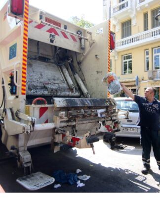 Προσλήψεις: Ως 8.800 οι θέσεις στην καθαριότητα των δήμων