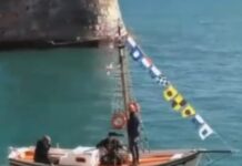 Ναύπακτος: Σπαραγμός στην κηδεία του Ηλία Παλιάτσα – "Έκλαψε" η βάρκα του στο λιμάνι