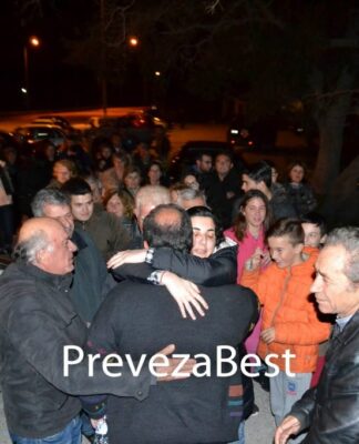 Πρέβεζα: Χειροκροτήματα για τον ιερέα που αποφυλακίστηκε