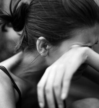 Συγκλονιστικές μαρτυρίες θυμάτων κακοποίησης στην Ελλάδα: Τη βίαζε ο παππούς της – Μίλησε μετά τον θάνατό του