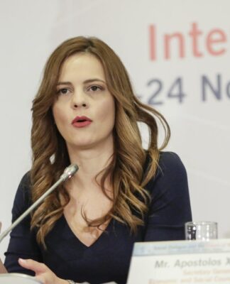 Έφη Αχτσιόγλου: «Το κοινωνικό μέρισμα καλύπτει περίπου το 32% του πληθυσμού»