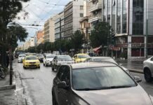 ΠΡΟΣΟΧΗ: Κίνηση στους δρόμους λόγω βροχής