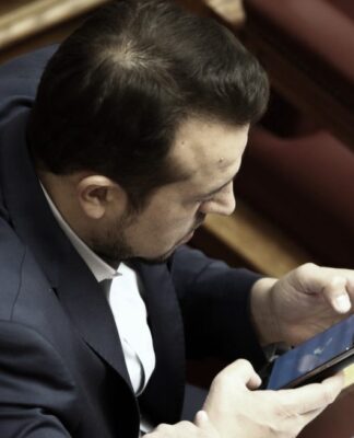 Τηλεοπτικές άδειες: Άγριες κόντρες για την τροπολογία Παππά