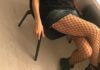 Μας «κόλασε» το σταυροπόδι της…