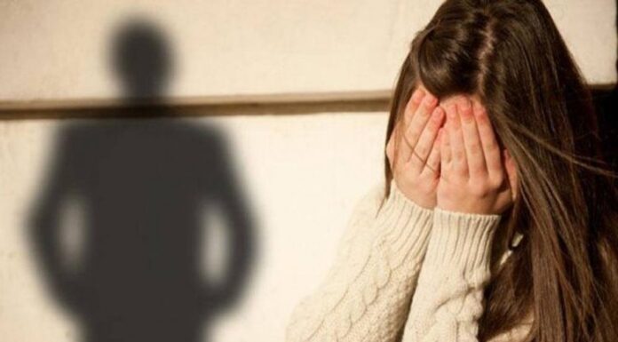 «Με στρίμωξε ένας παππούς και μου ζητούσε να του δείξω το βρακάκι μου! Φώναξα και άρχισα να τρέχω…»