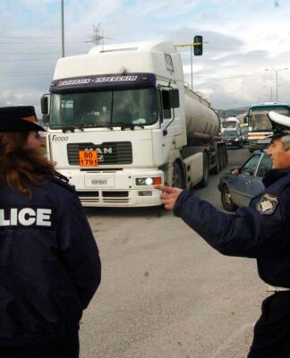 Ανατροπή. Απαγόρευση της κυκλοφορίας σε βαν και φορτηγά σε μεγάλο μέρος των δρόμων