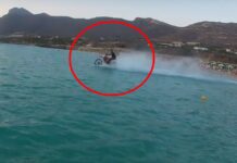 Απίστευτο. Κρητικός "σερφάρει" με τη μηχανή του στη θάλασσα.