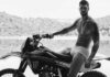 Οταν ο φωτογραφικός φακός… ακουμπά αγαλματένια γυμνά κορμιά Ελλήνων
