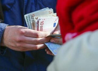 Κοινωνικό μέρισμα: Αγώνας δρόμου μέχρι τα μεσάνυχτα.