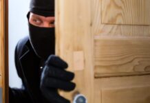 Πάτρα: Ήξεραν ότι είχε στο σπίτι του θησαυρό 75.000 ευρώ.