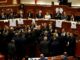 "Κόλαση" στην Αλβανία: Ένταση και καπνογόνα μέσα στη Βουλή
