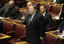 "Σκοτωμός" στη Βουλή. Τσακαλώτος: "Είσαι αποτυχημένος". Βενιζέλος: "Ξεκαβαλικέψτε".