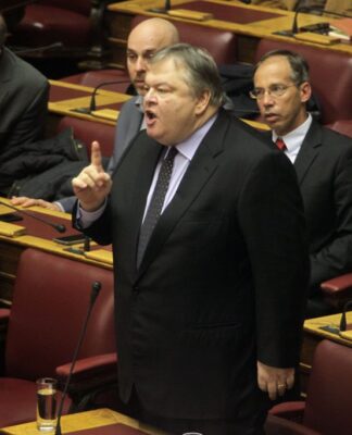 "Σκοτωμός" στη Βουλή. Τσακαλώτος: "Είσαι αποτυχημένος". Βενιζέλος: "Ξεκαβαλικέψτε".