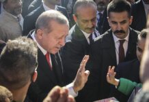 Ερντογάν σε μαθητές στη Θράκη: Όλοι μαζί είμαστε Τουρκία