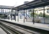 Φωτιά στον ΗΣΑΠ στην Καλλιθέα – Πέταξαν αναμμένα στουπιά και "λαμπάδιασαν" τα πάντα