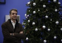 Μητσοτάκης: Του έψαλλαν τα κάλαντα – Η συγκινητική αναφορά στον πατέρα του