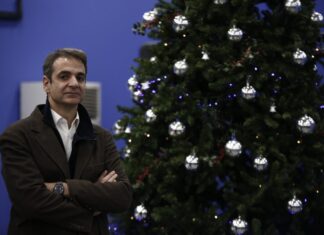 Μητσοτάκης: Του έψαλλαν τα κάλαντα – Η συγκινητική αναφορά στον πατέρα του