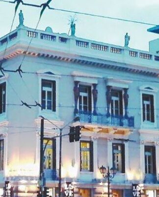 Πουλήθηκε το νεοκλασικό του Γλου στο Πασαλιμάνι – Δείτε ποιος είναι ο αγοραστής