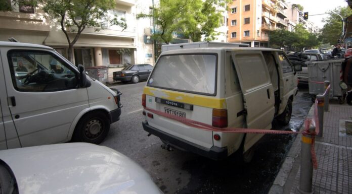 Χαλκίδα: Με καλάσνικοφ και βαριοπούλα προσπάθησαν να ληστέψουν χρηματαποστολή