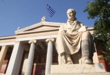 Ένταση στο ΕΚΠΑ – Φοιτητές εισέβαλαν στη συνεδρίαση της Συγκλήτου