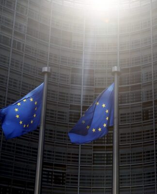 Μαστίγιο και καρότο από τις Βρυξέλλες: Θέλουμε έργα στο Ελληνικό και μεταρρυθμίσεις