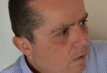 Νίκος Καραμανλής: Εγώ βρήκα τη χειροβομβίδα στο σπίτι μου – Τι λέει ο εκδότης, τι “βλέπει” η αστυνομία